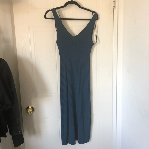 Babaton ribbed knit midi V-neck dress - Picture 2 of 12